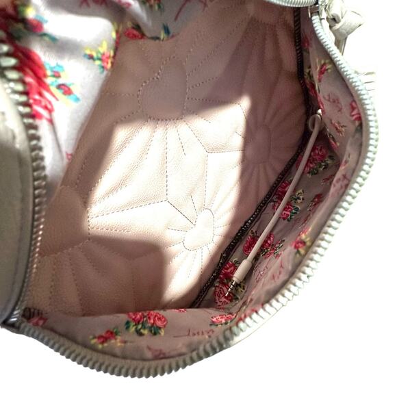 Amazing and Super Rare Betsey Johnson Kitsch Phone Bag - Picture 4 of 12